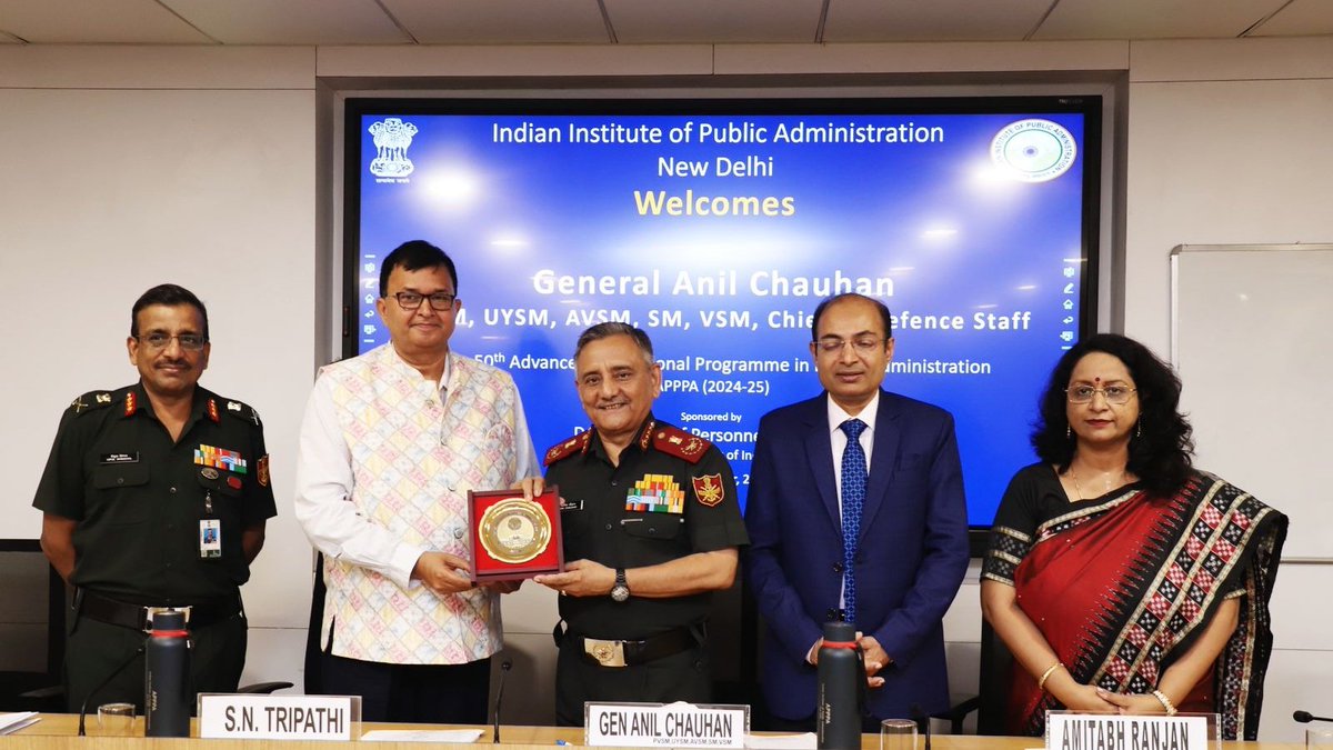 HQ_IDS_India's tweet photo. General Anil Chauhan #CDS addressed the #SeniorLeadership of #TriServices at the ongoing Defence Orientation Capsule, being conducted by #HQ_IDS, for the Advanced Professional Programme in Public Administration #APPPA Course at the Indian Institute of Public Administration #IIPA. 
Underscoring the necessity for transformational reforms in the Armed Forces, #CDS emphasised upon #Jointness_2.0 & #Integration_2.0 as critical facets towards achieving a cohesive & effective Force Structure. He elucidated #Vision2047 for #IndianArmedForces to be #FutureReady for meeting challenges of #FutureWars.

#JointnessAndIntegration

@DefenceMinIndia
@SethSanjayMP
@giridhararamane
@DoPTGoI
@iipa9