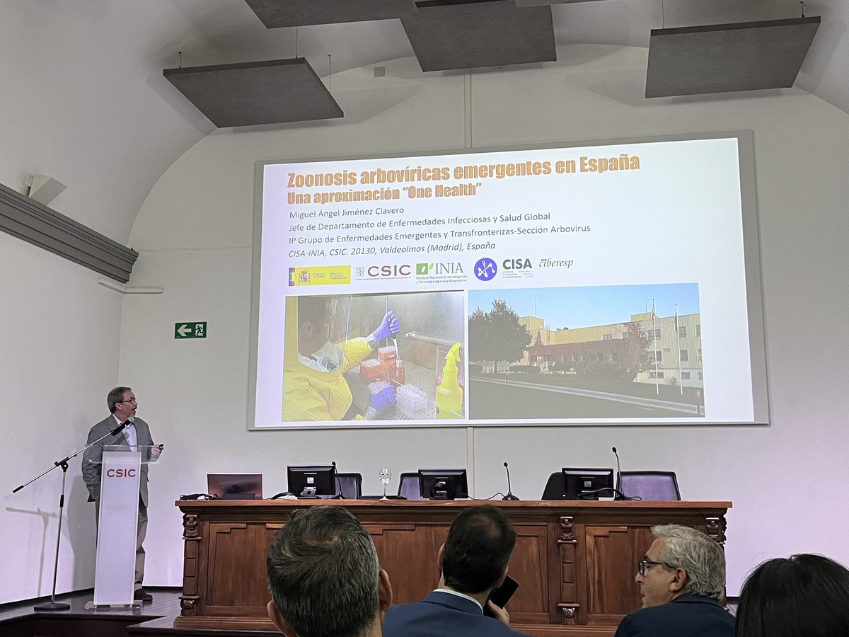 M_Ferraguti's tweet photo. @Virusemergentes nos ofrece una clase magistral sobre las arbovirosis zoonóticas emergentes en España, abordadas desde el enfoque integral de #OneHealth.

#WNV #Usutu #Bagaza #ymuchosmasviruses!! https://t.co/Q0MSffC5KX