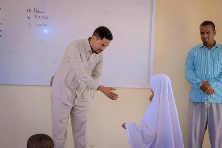 faarah_jiinje's tweet photo. Wasiirka Wasaaradda Waxbarashada iyo Tacliinta Sare ee Maamulka #SSC_Khaatumo Mudane Cabdixakiim Jaamac Dalmar
ayaa kormeeray Dugsiyada Waxbarashada Magaalooyinka #Canjiid, #Samakaab, #Adhi_Caddeeye iyo #Yagoori. https://t.co/yN6kzW9dnu