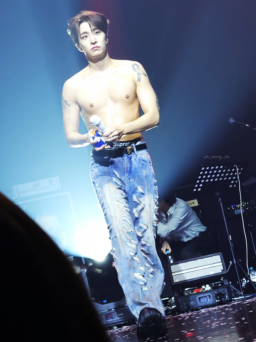 Jin_Young_Jae's tweet photo. หน้า​ My Melody🎀
but the body is พระมหาธานอส​💪😌
#ONCE_IN_A_DREAM_Seoul https://t.co/s0NbAOR2gy