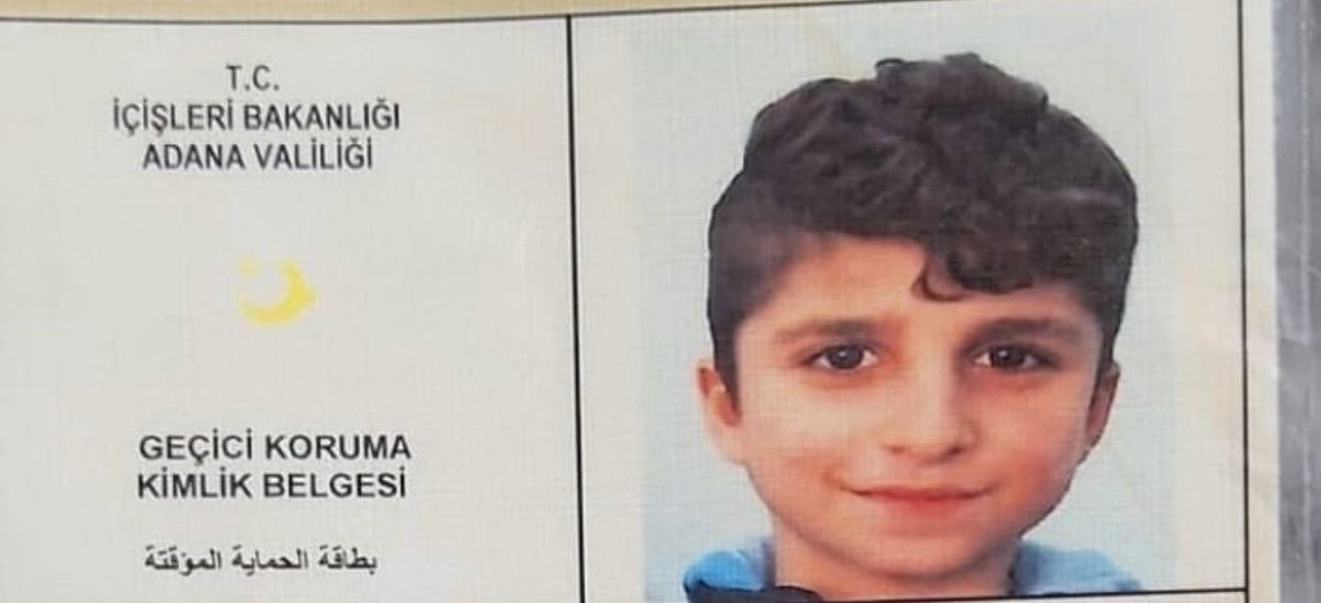 semaklsn's tweet photo. Cumartesi günü İstanbul'da göçmen olduğu için ölümü asla konuşulmayan ve konuşulmayacak bir ırkçı saldırı daha yaşandı. 

Yüzü maskeli iki saldırgan oyun parkında arkadaşlarıyla oyun oynayan 15 yaşındaki Suriyeli Abdullatif'e 12 el ateş etti. 

Hastaneye kaldırılan Abdullatif, hayatını kaybetti. 

Annesini ve kardeşlerini 6 Şubat depremlerinde kaybeden Abdullatif, bir tekstil fabrikasında çalışıyordu.

Bölgede yaşayan kişilerle konuştum. Abdullatif'in öldürüldüğü parkta sıklıkla ırkçı saldırılar yaşandığını aktardılar. 

Abdullatif'in amcası Mustafa Davvara, kimseyle bir husumetleri olmadığını ve bugüne kadar hiçbir kavga, tartışma yaşamadıklarını söylüyor. 

Abdullatif'i öldüren saldırganlar ise henüz yakalanamadı.