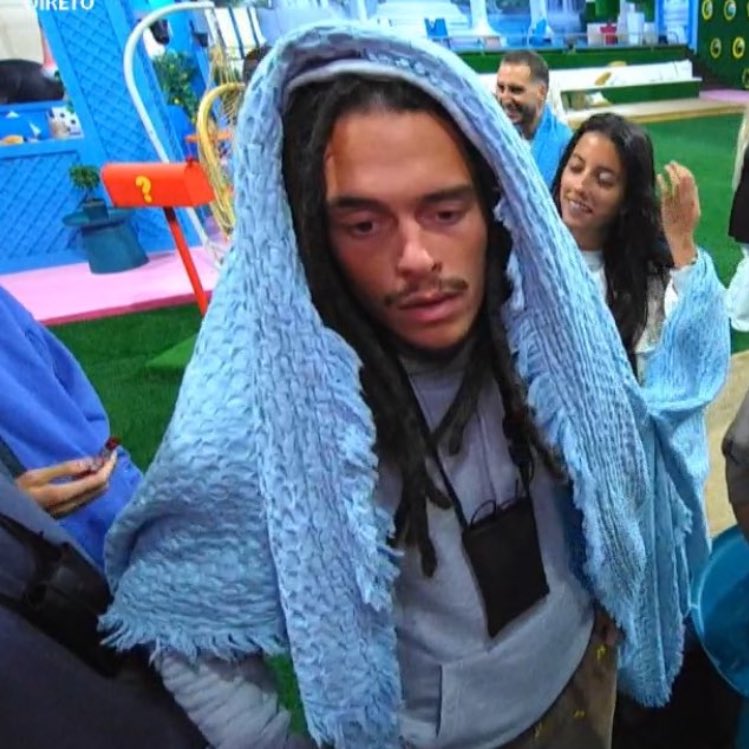 "mãe, esqueci-me que amanhã tenho de levar cartolina para a escola..."
#sstvi