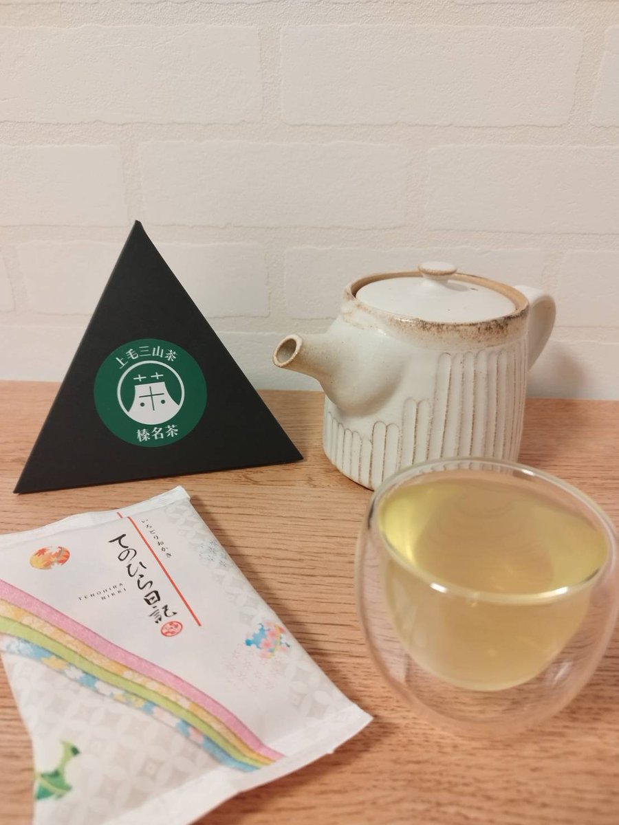 Gdesign_GUNMA's tweet photo. いただいた茶菓子でお茶Time🍵
煎餅には🍘榛名山茶🍵
#群茶 #グンマー #群馬県 #お茶 #Guncha #上毛三山茶 https://t.co/nQuWGvP46u