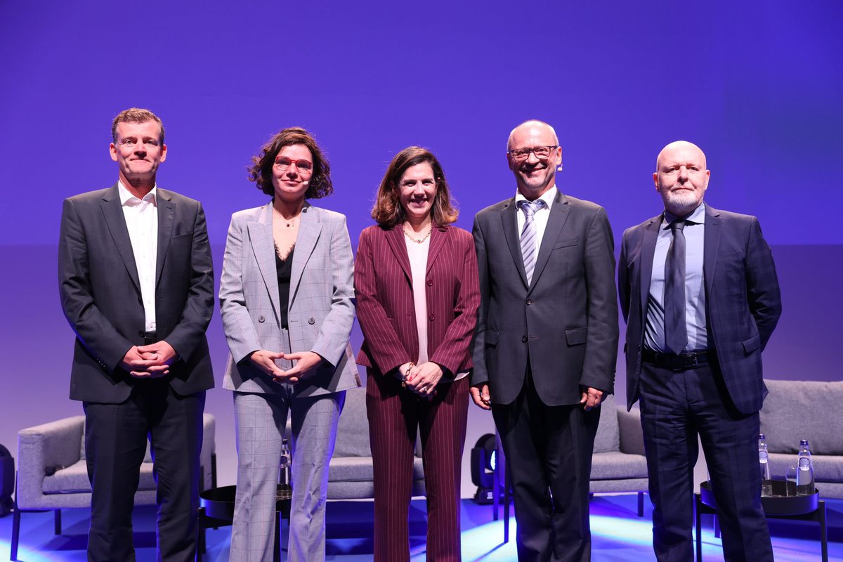 EITManufactur's tweet photo. 🎊 The European Manufacturing Conference has officially kicked off in Brussels, and we welcome a vibrant gathering of over 360 participants today!

@EFFRA_Live @ManuFuture_SE https://t.co/TVUkXAxOaI