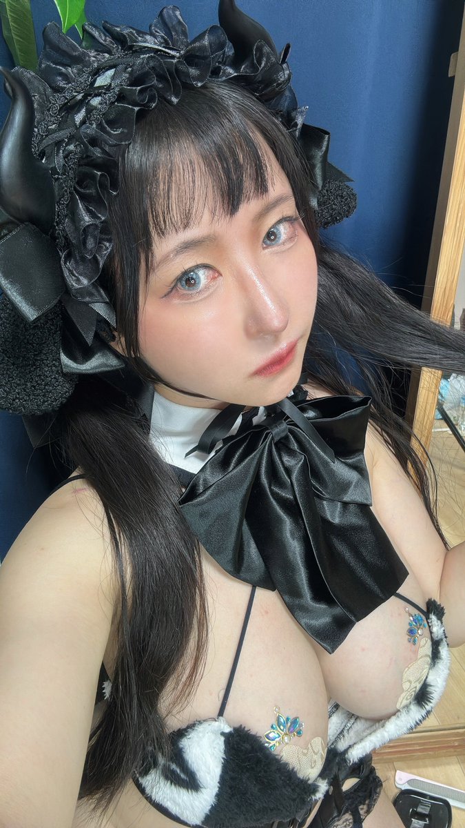 前髪切りすぎた定期 https://t.co/1jAsOHaTwN