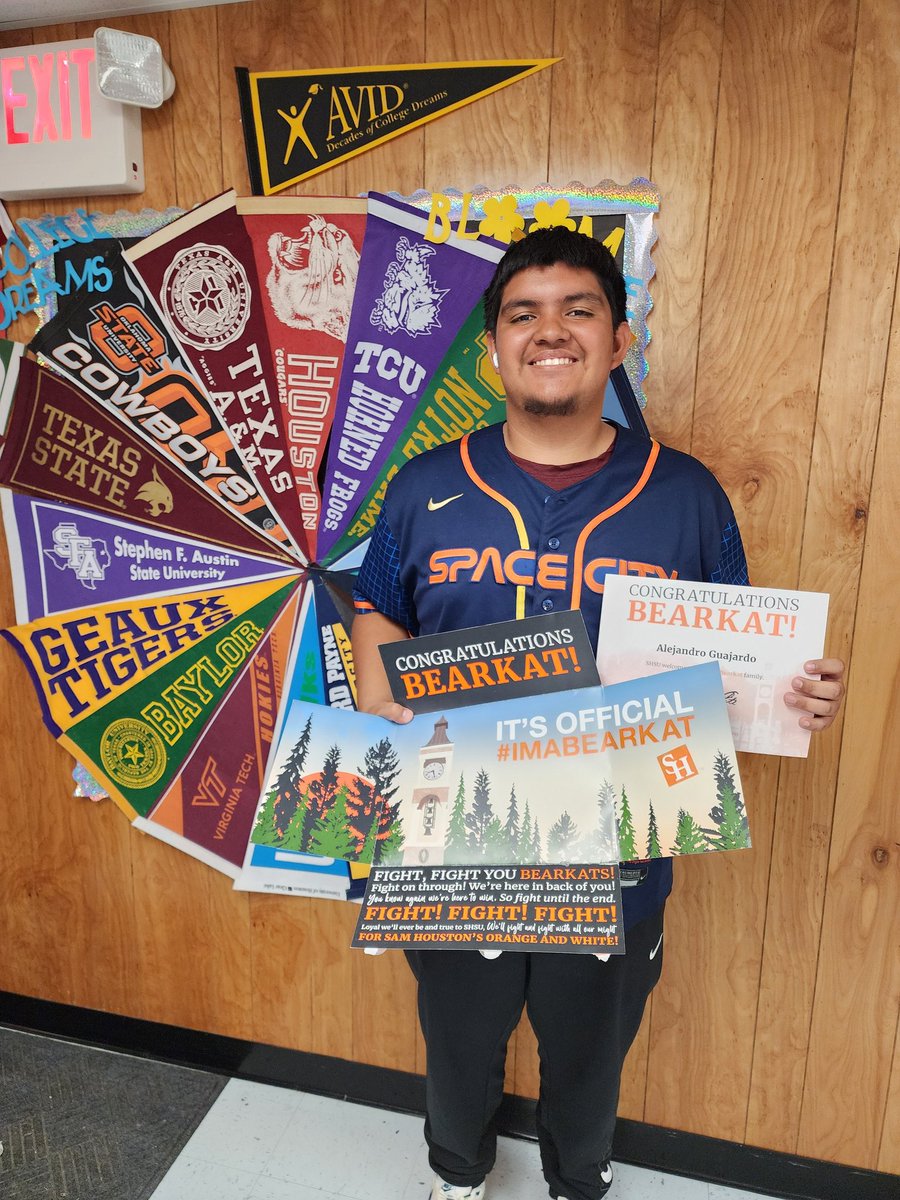 Super excited for Alejandro, who was accepted to Sam Houston State University!!! Not only is he a dedicated student, he's a great football player!! It's exciting to see all of his achievements!! #srhsavid #avidrocks <a href="/AVID4College/">AVID</a> <a href="/SamRayburnFB/">Sam Rayburn Football</a> <a href="/SamRayburnHS/">Sam Rayburn HS</a>
