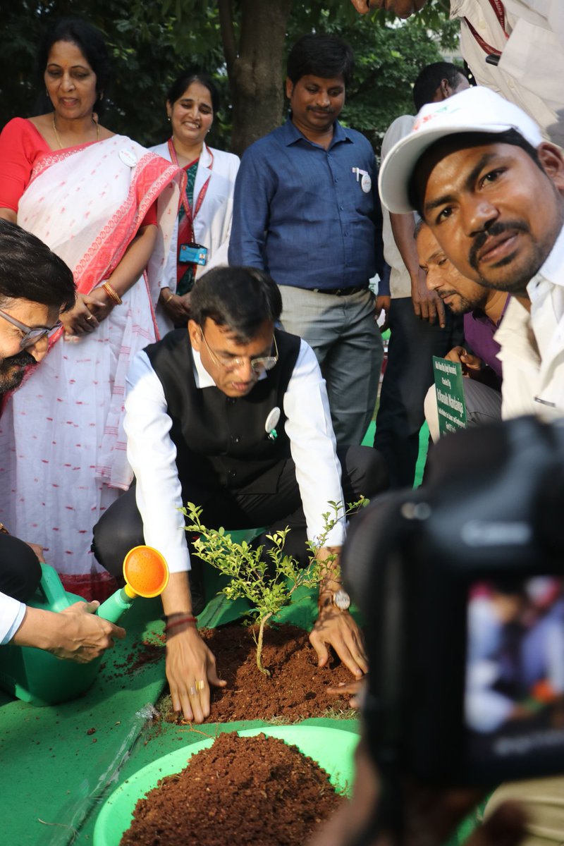 MYBHyderabad's tweet photo. Hon'ble Union Minister of @YASMinistry &amp; @LabourMinistry GOI , Dr. @mansukhmandviya ji visited ESIC Hospital, Sanathnagar, #Hyderabad. 

Sapling was planted  by the Hon'ble minister at hospital premises as part of the "Ek Ped Maa ke Naam" campaign 2024.
@nyksindia @mybharatgov https://t.co/kVf2Xo4OhF