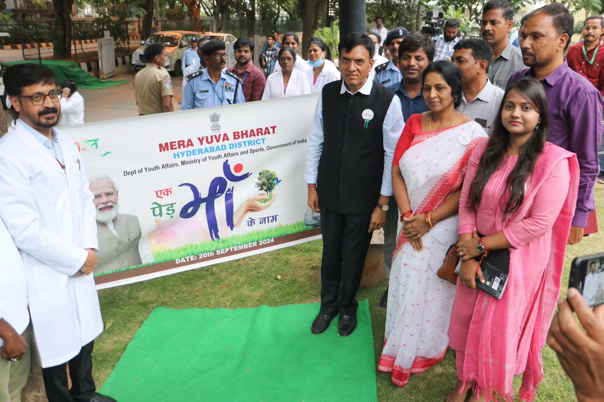 MYBHyderabad's tweet photo. Hon'ble Union Minister of @YASMinistry &amp; @LabourMinistry GOI , Dr. @mansukhmandviya ji visited ESIC Hospital, Sanathnagar, #Hyderabad. 

Sapling was planted  by the Hon'ble minister at hospital premises as part of the "Ek Ped Maa ke Naam" campaign 2024.
@nyksindia @mybharatgov https://t.co/kVf2Xo4OhF
