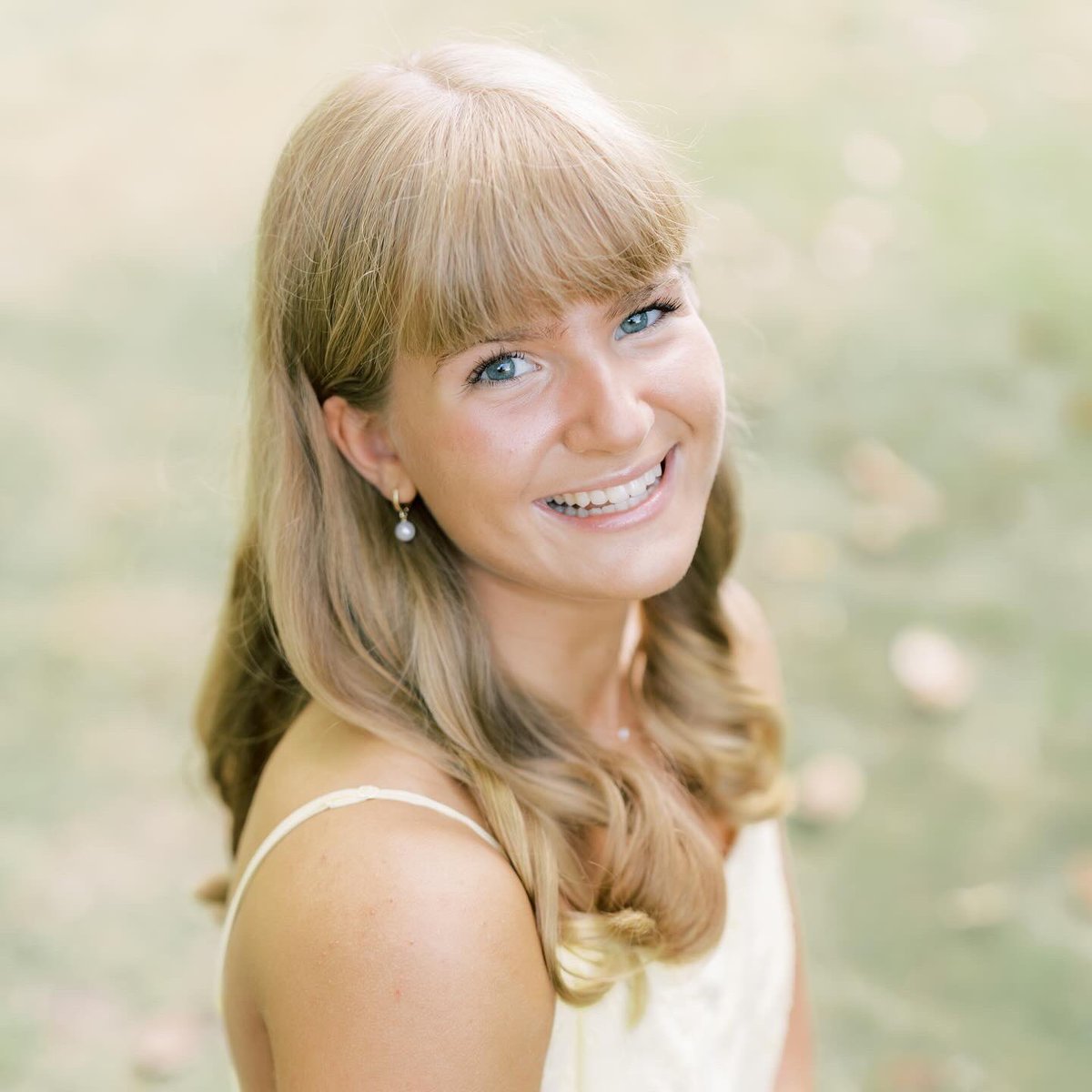 janieboles's tweet image. We sure love our daughter-Bella! Savoring every moment of her senior year! She is such a gift to our family…thriving while growing up with 3 brothers!! Ha! She can talk sports with the best of them! Praying God’s will to continue to be completed in Bella’s journey of life! 💜💜