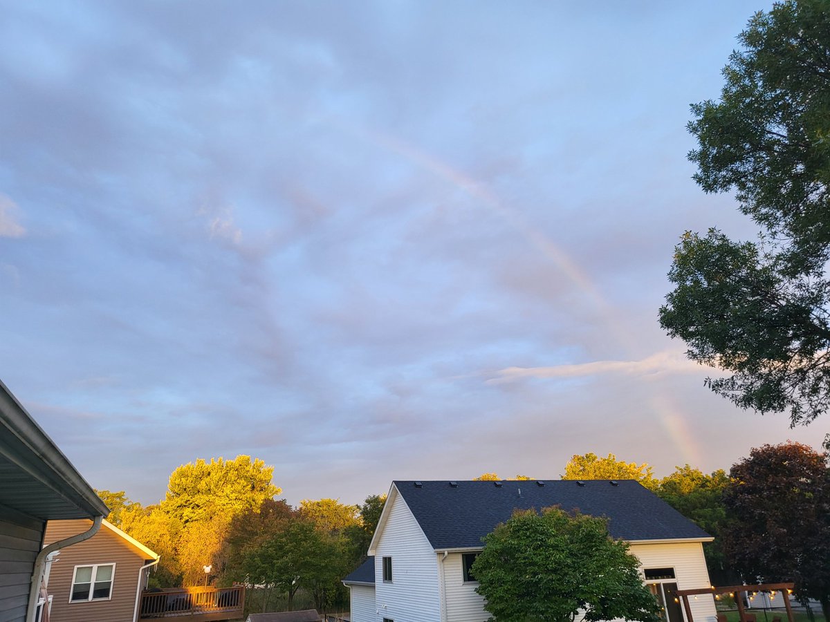 Slubmaster's tweet photo. .@NWSTwinCities Morning rainbow in Farmington! 🌈🌈🌈 https://t.co/7MRbeWsNVK