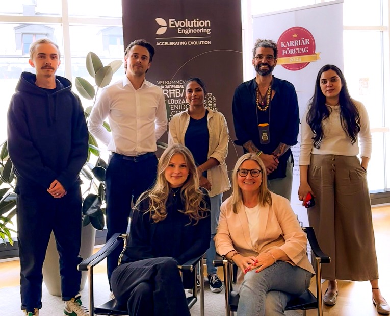 evoneering's tweet photo. ๐ Last week, we welcomed some incredible new EVOlutioneers in Sweden! ๐ The day was filled with introductions, insights from our Site Manager on game production ๐ฎ, team-building activities, and a delicious lunch! ๐ฝ๏ธ #EVOlutioneers #WelcomeDay #TeamBuilding #Innovation https://t.co/FwMAgky6yO