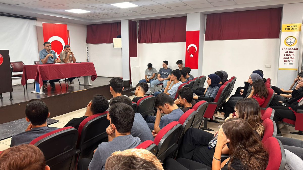 mardinfenlisesi's tweet photo. 12.sınıf öğrencilerimizle 12.sınıfa uyum toplantısı ve YKS tanıtım seminerleri gerçekleştirdik. @ali_eyyupkoca @mehmeteminduya1 @pdrerdal @MesutCoskun7902 https://t.co/81jjYB0g2d