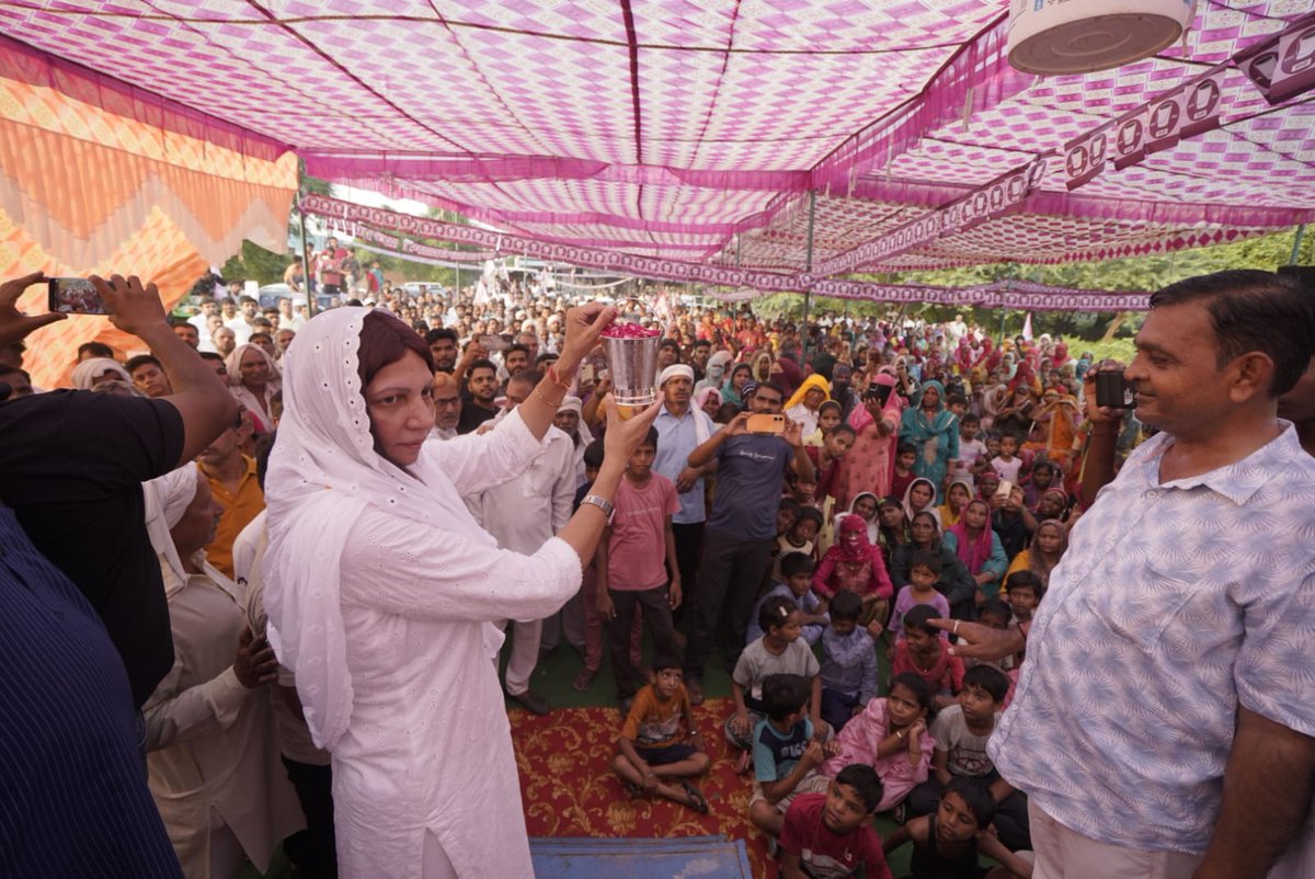kumudnirakesh's tweet photo. आज मुबारिकपुर में जनसंपर्क के दौरान लोगों का अद्वितीय उत्साह और समर्थन देखने को मिला। यहां की जनता ने ठान लिया है कि 5 अक्टूबर को बाल्टी चुनाव निशान पर मुहर लगाकर विकास की नई शुरुआत करेंगे। 
#लड़ेंगेजीतेंगे #बाल्टी #kumudnirakeshdaultabad #राजनीति_नहीं_कार्यनीति #rakeshdaultabad https://t.co/0qdrFPCj58