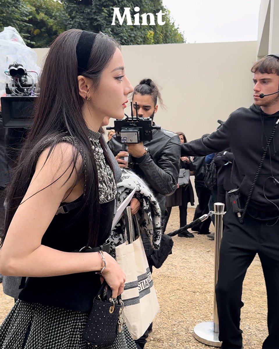 #MintReports ส่งตรงภาพสาว #ตี๋ลี่เร่อปา ขณะอยู่ที่งาน #DIORSS25 ที่กำลังเกิดขึ้นขณะนี้ ณ ปารีสแฟชั่นวีค💚

#迪丽热巴 #dilraba #dilrabadilmurat 
#dilireba #迪麗熱巴 #ディリラバ #디리러바  #DilrabaXDiorSS25  
#MintMagTH