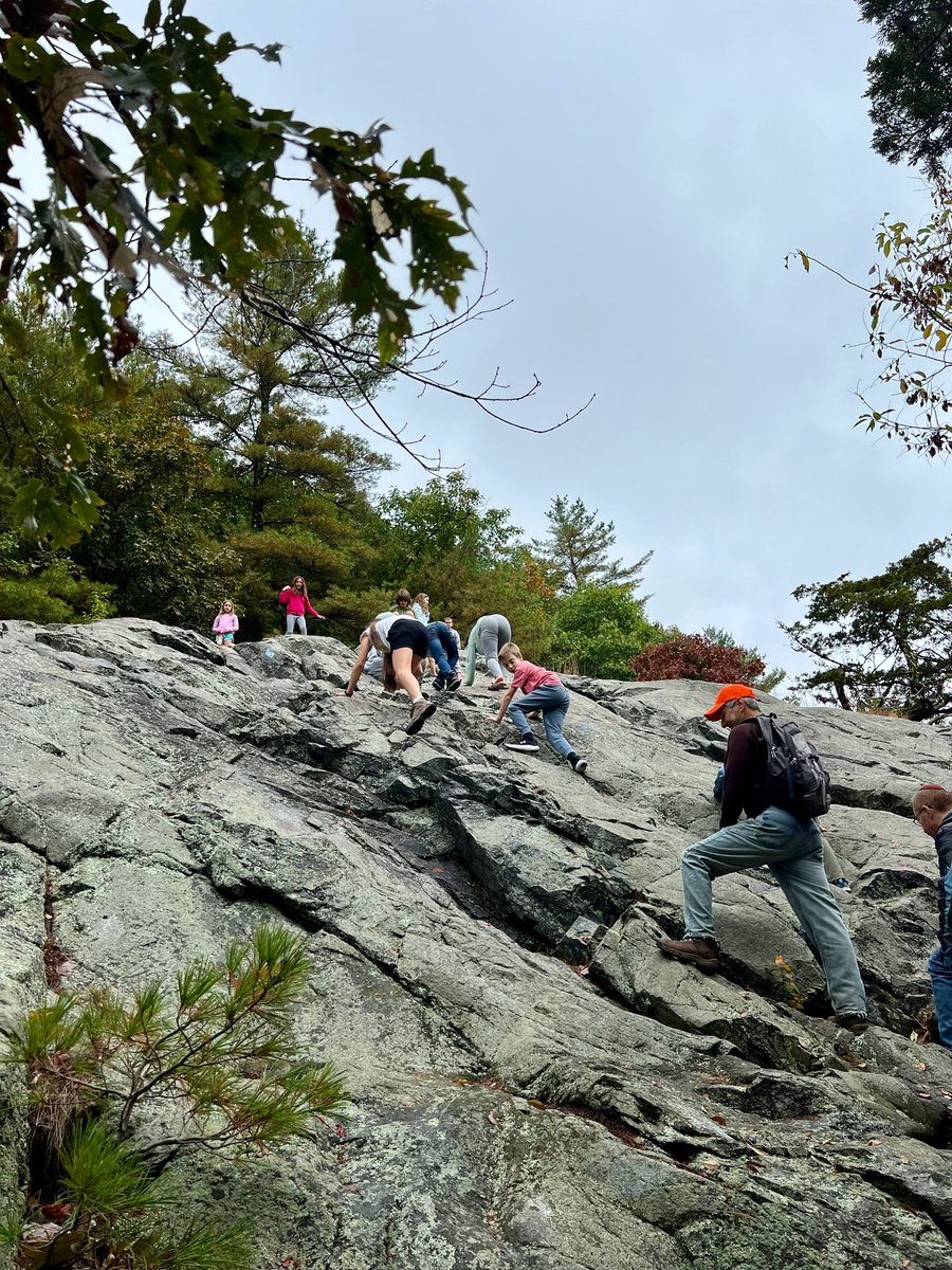 jcdsboston's tweet photo. We had an amazing time on Sunday at Blue Hills Chickatawbut Loop with the inaugural expedition as part of JCDS' Family Hiking Club! 40 students, parents, and alumni enjoyed spending time together in the great New England outdoors. https://t.co/sxMOm6DgIv