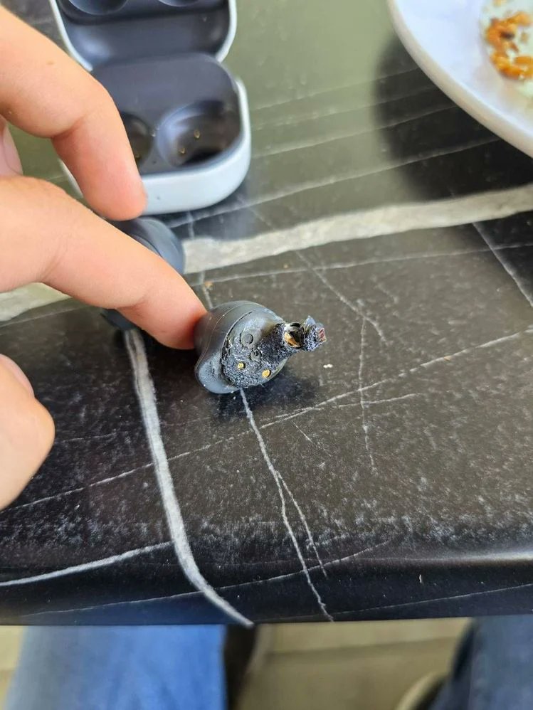 Someone in Turkey suffers permanent hearing loss after her Galaxy Buds FE suddenly exploded in her right ear.

And you know what Samsung offered? A replacement Galaxy Buds FE unit. 💀