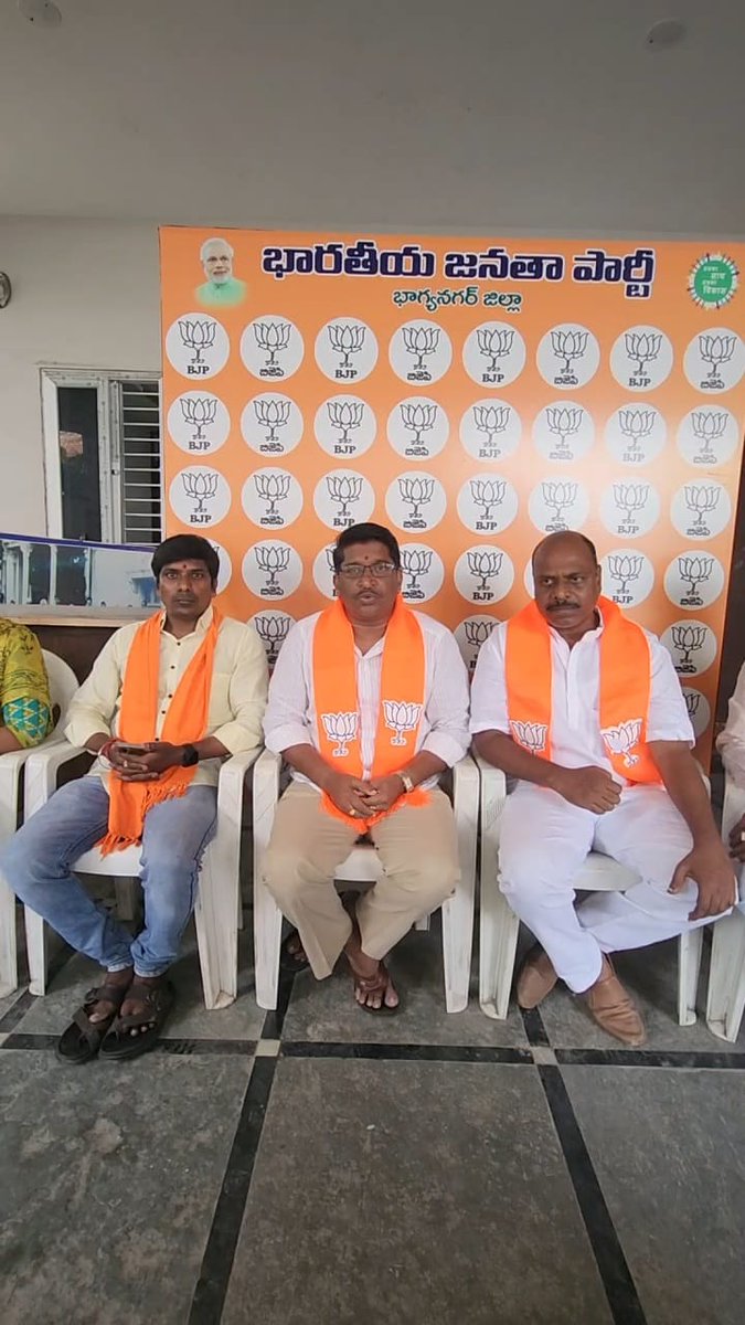 MorchaTelangana's tweet photo. BJP SC Morcha, Bhagya Nagar District, condemns Rahul Gandhi’s statement hinting at abolishing reservations during his US visit. Leaders voiced concerns for Dalits and marginalized communities.
#DalitVirodhiCongress
#CongressAgainstReservations
#CongressBetrayedBharat https://t.co/F1yVrN4Lb7