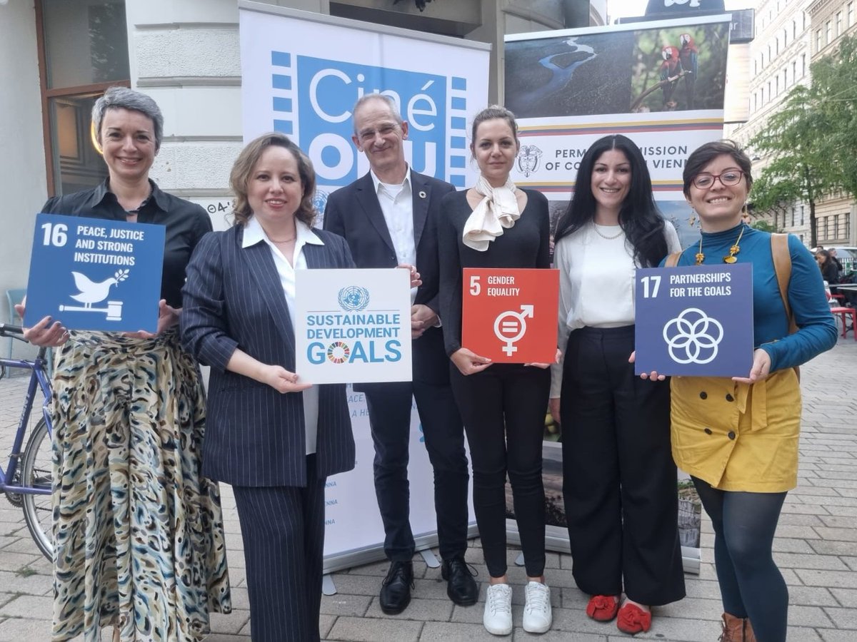 EmbColAustria's tweet photo. ¡Gracias por acompañarnos en la proyección de "Cuando las aguas se juntan", organizada junto con @CineONU para el #DíaDeLaPaz! Agradecemos a nuestros panelistas de @unodavienna y @unwomenaustria, y a @martor23 por el enriquecedor debate sobre las mujeres en la #Costruccióndepaz https://t.co/XXUjtQtBbF