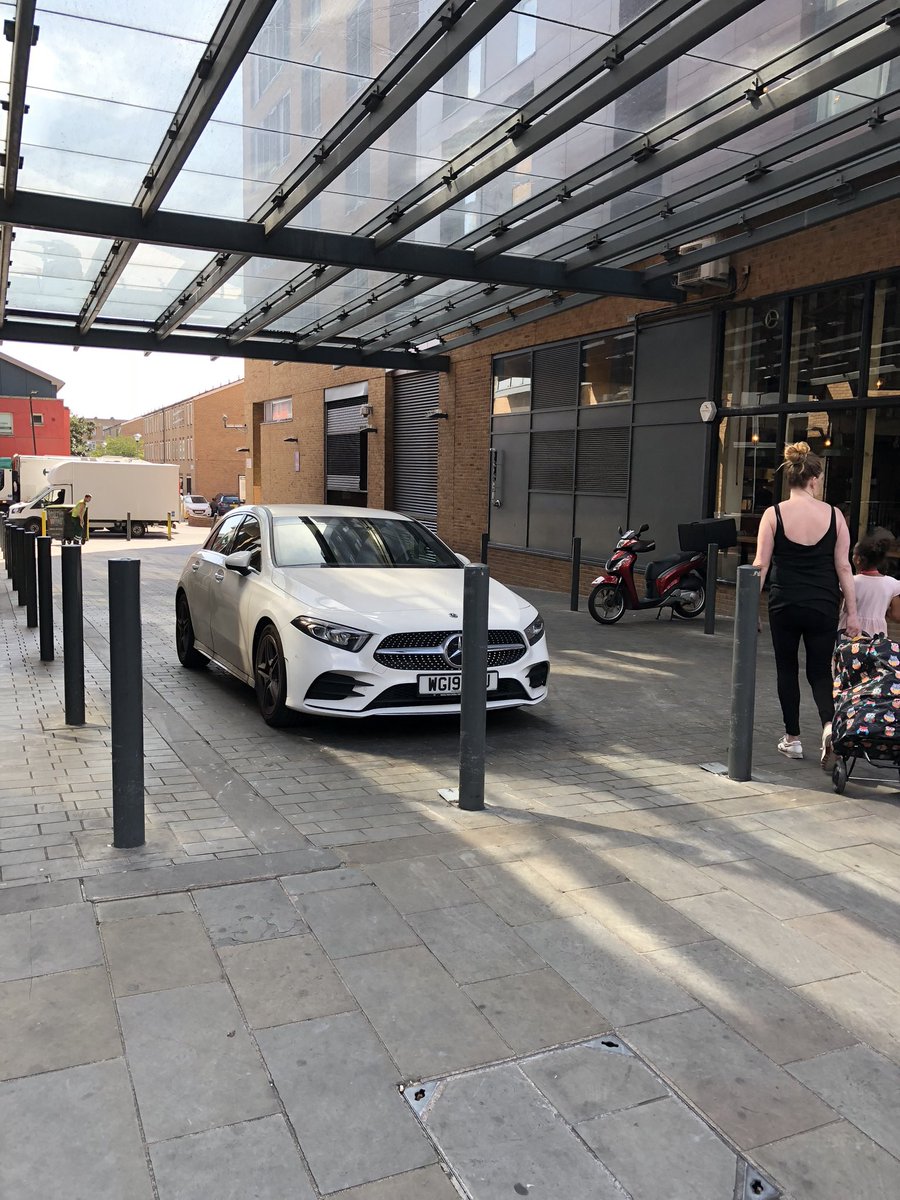 Councils urged to regulate dockless cars