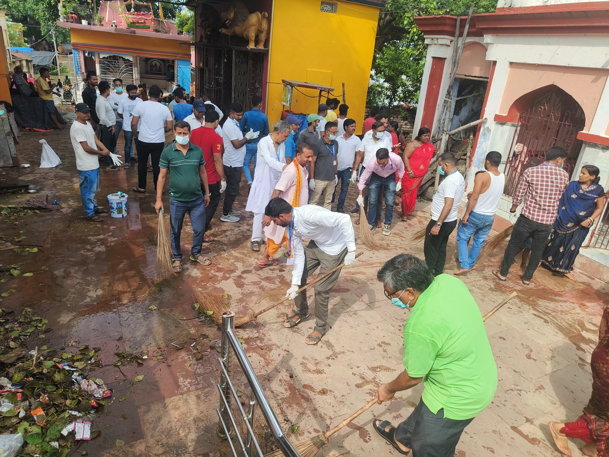 FodPatna's tweet photo. #SHS2024,#SwabhavSwachhata, #SanskaarSwachhata 
दिनांक-24.09.24 को उप0क्षे0 कार्यालय, भागलपुर द्वारा स्वच्छता ही सेवा-2024 के तहत बाबा वृद्धेश्वरनाथ मंदिर में एवं आस-पास के क्षेत्र में स्वच्छता कार्यक्रम का आयोजन किया गया, जिसमे उ0 क्षे0 का0 के प्रभारी एवं अधिकारियों ने भाग लिया। https://t.co/1CCaGMwUnN