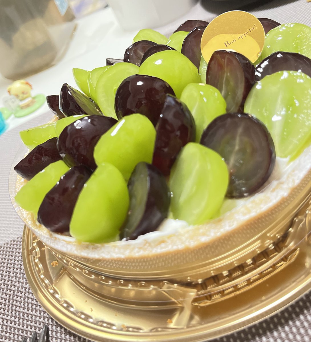 ussagety's tweet photo. こないだ食べたぶどう🍇タルトのお写真載せとくね💕 https://t.co/VvMXBLOEwW