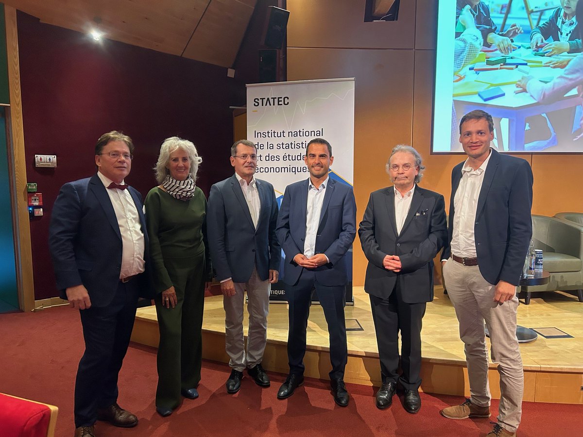 STATEC's tweet photo. 📊🇱🇺 Le #STATEC dévoile l'édition 2024 du rapport « Travail et Cohésion sociale » et passe en revue les chiffres clés lors d'une table ronde avec @MaxHahn_, M. Louis Chauvel, Mme. Ginette Jones, M. Michel Simonis et le Dr. Serge Allegrezza. 🔗 https://t.co/8MeiAihBTD 💡 https://t.co/Fj0mm6JvDG