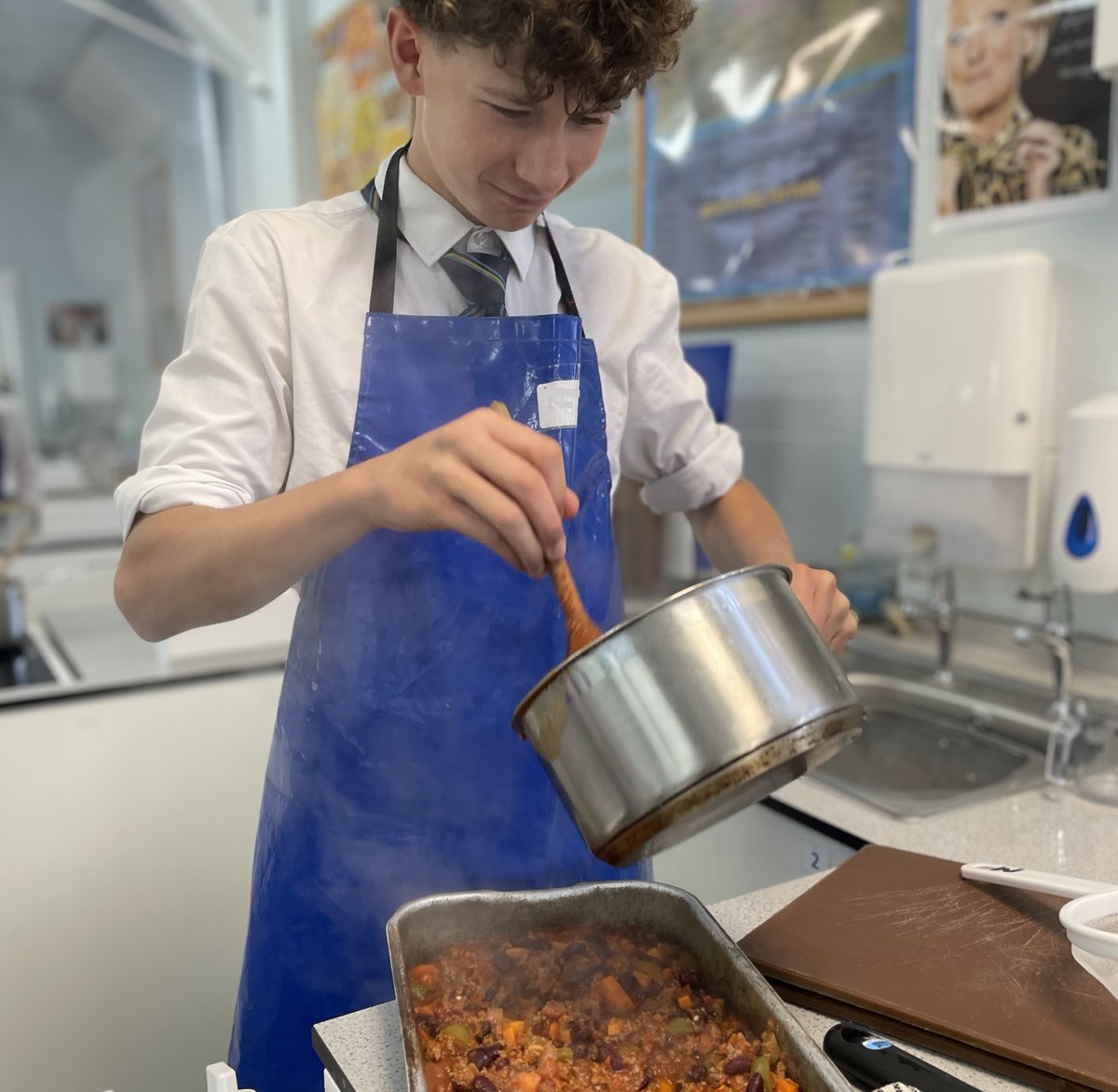 sirjohnlawes's tweet image. The Food Technology classroom smelt amazing as Year 9 students honed their culinary skills by creating a delicious chilli con carne - learning how to balance spices and master cooking techniques.

#foodtechclass #learningtocook