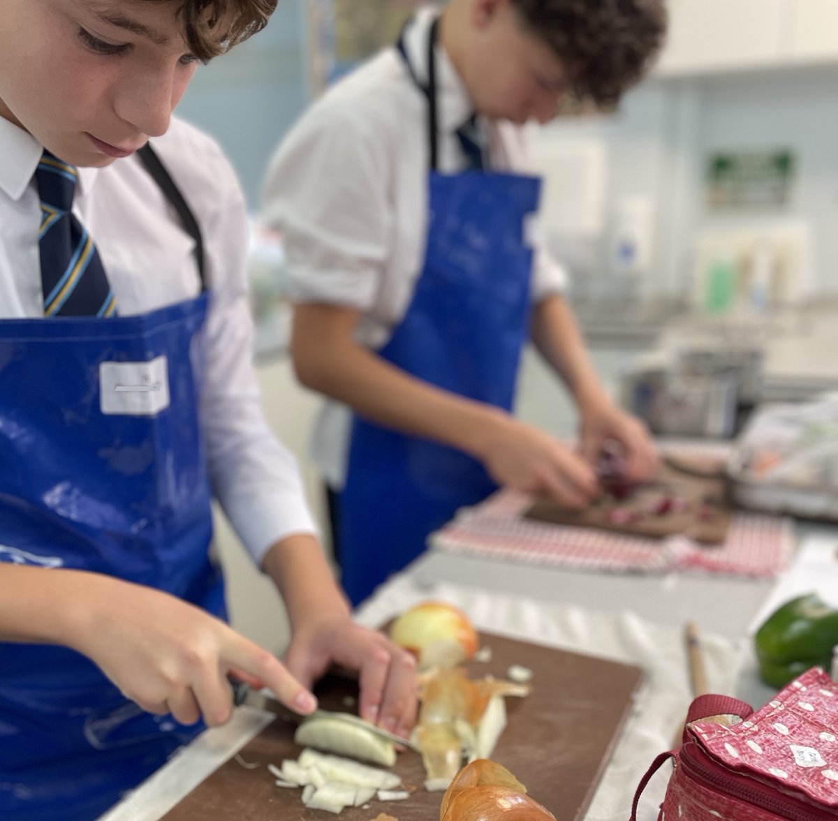 sirjohnlawes's tweet image. The Food Technology classroom smelt amazing as Year 9 students honed their culinary skills by creating a delicious chilli con carne - learning how to balance spices and master cooking techniques.

#foodtechclass #learningtocook