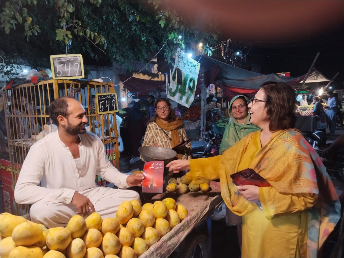 SizaNiazi's tweet photo. لاھور جلسہ موبلائزیشن کیمپین وومن ونگ سنٹرل پنجاب
@KanwalMna @JimmyVirkk @ayeshabhutta01 https://t.co/s1BBkOP7rf