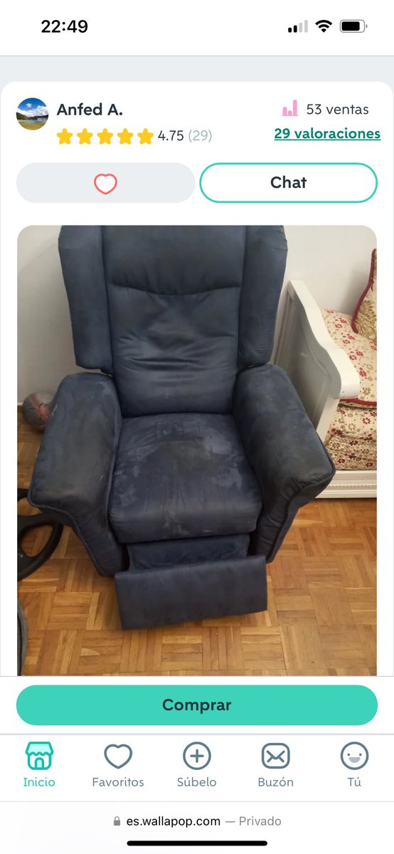 Yo solo quería un sofá no un moai de la isla de pascua con cara de pedirme un tabaco