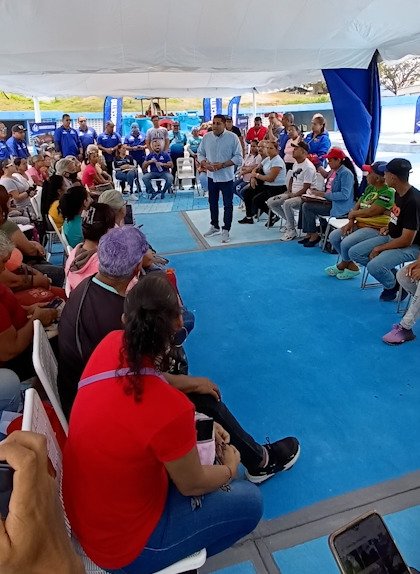 <a href="/Hidrocentro2011/">HIDROCENTRO OFICIAL</a>  Con el objetivo de dar inicio los trabajos en los proyectos aprobados por el pueblo en materia de agua, en la 2da Consulta Popular Nacional del pasado 25 de agosto, se llevó a cabo una gran jornada de atención a las comunas y circuitos comunales #Carabobo