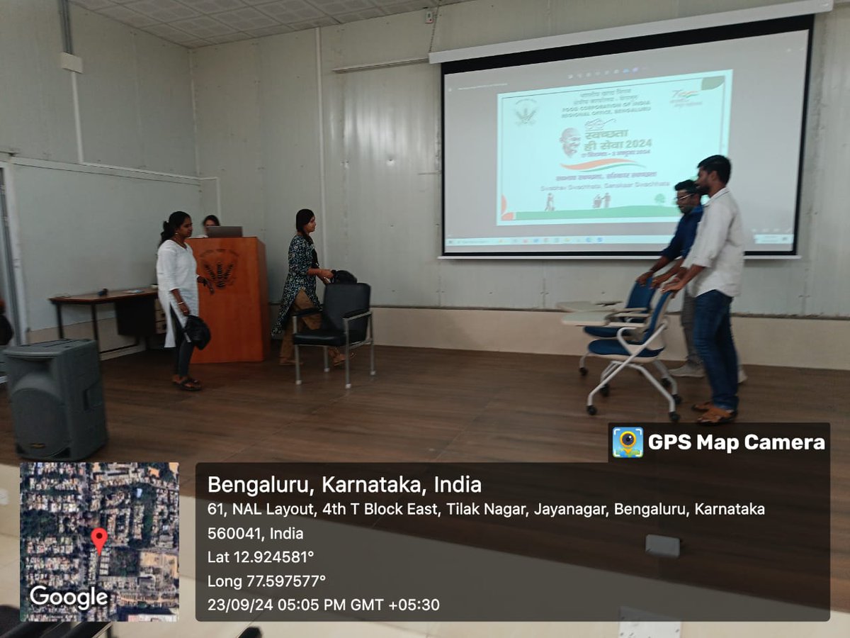 FciKarnataka's tweet photo. FCI, RO, Bengaluru organized a Nukkad Natak with the theme "Green City, Clean City" in which the importance of cleanliness was highlighted under #SwachhataHiSeva2024
@FCI_India, @fcisouthzone_pr
#SHS2024 #SwabhavSwachhata  
#SanskaarSwachhata 
@SwachhBharatGov
@swachhbharat https://t.co/9yU5CZhpTO