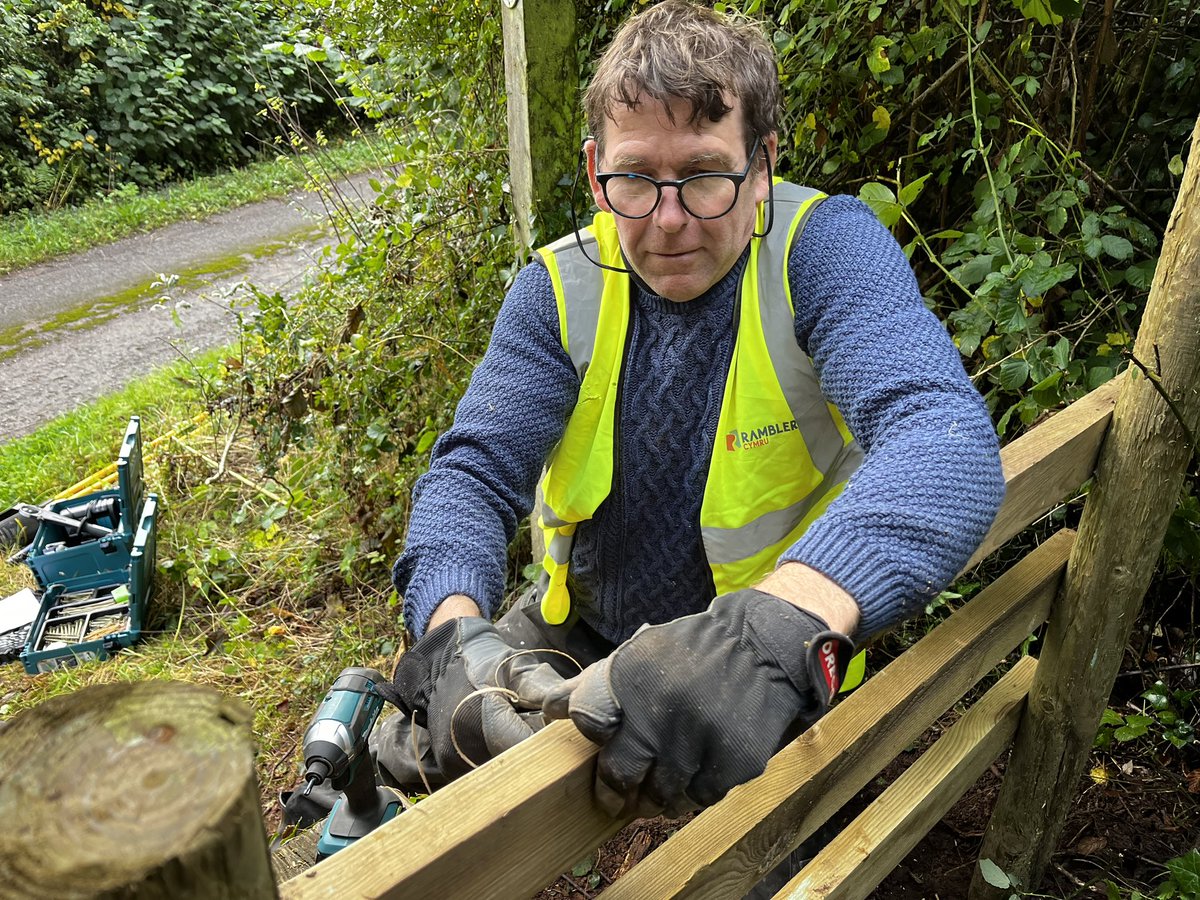 finstumpf's tweet photo. Volunteers also replaced a stile on #SwanWalk #Skenfrith again with support from @RamblersCymru @MonCountryside 

@visitwales @visit_mon @MonmouthshireCC @LoveYFenni @VisitAberG https://t.co/AR1zgXVgkz