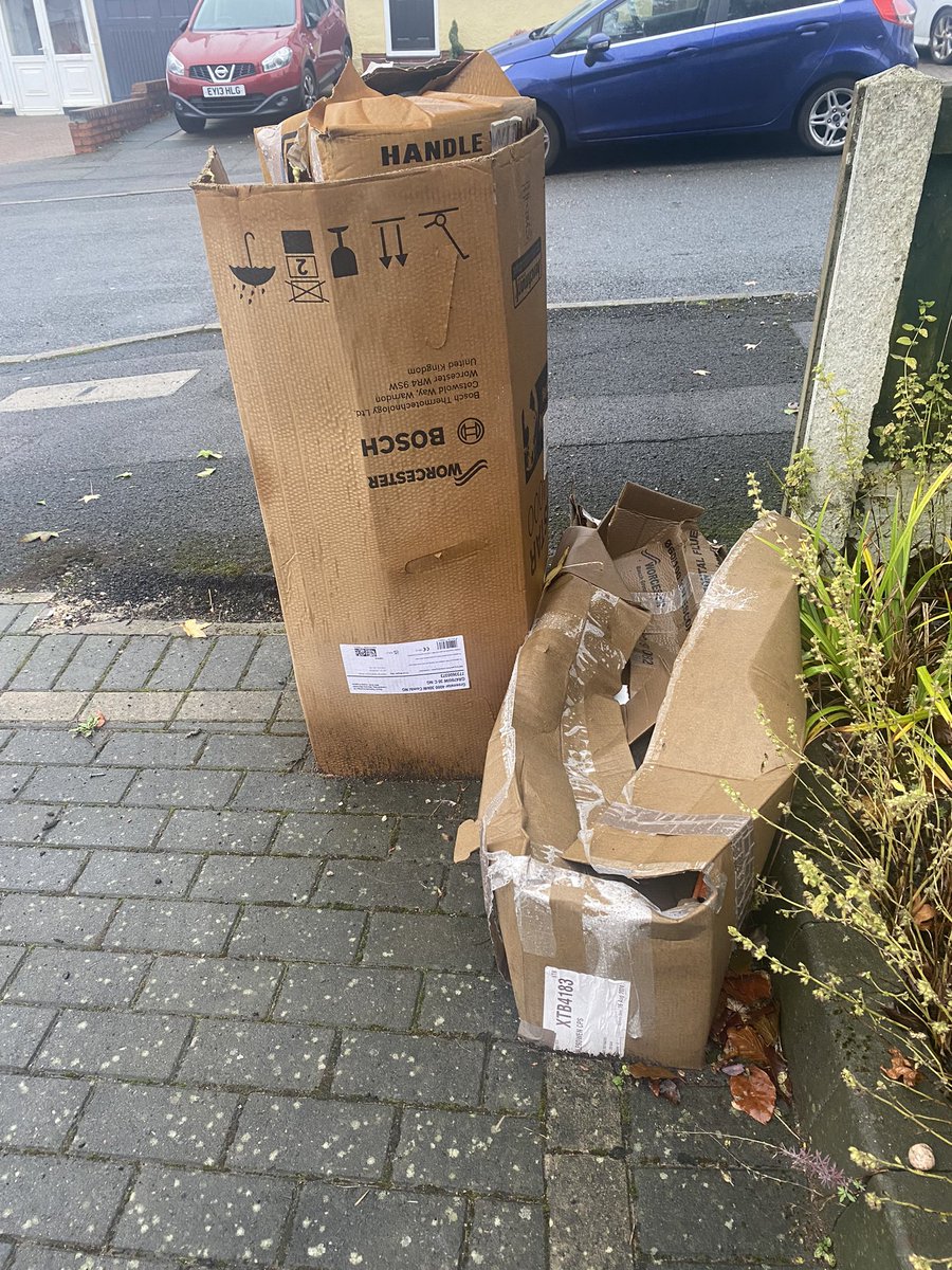 barclay_n's tweet photo. @BritishGasHelp So it’s now been 3 weeks &amp; I’m still waiting for @BritishGas to collect their rubbish they left after fitting new boiler. Engineer said someone would come back within 2 days to collect, numerous voicemails left for manager constantly ignored. Very poor service https://t.co/wnsYBfzTmW