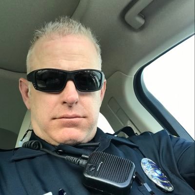 963Doom's tweet photo. @GuntherEagleman @SpeakerJohnson @HouseGOP Well, look at this another fake police officer. https://t.co/ylTthRF3aC