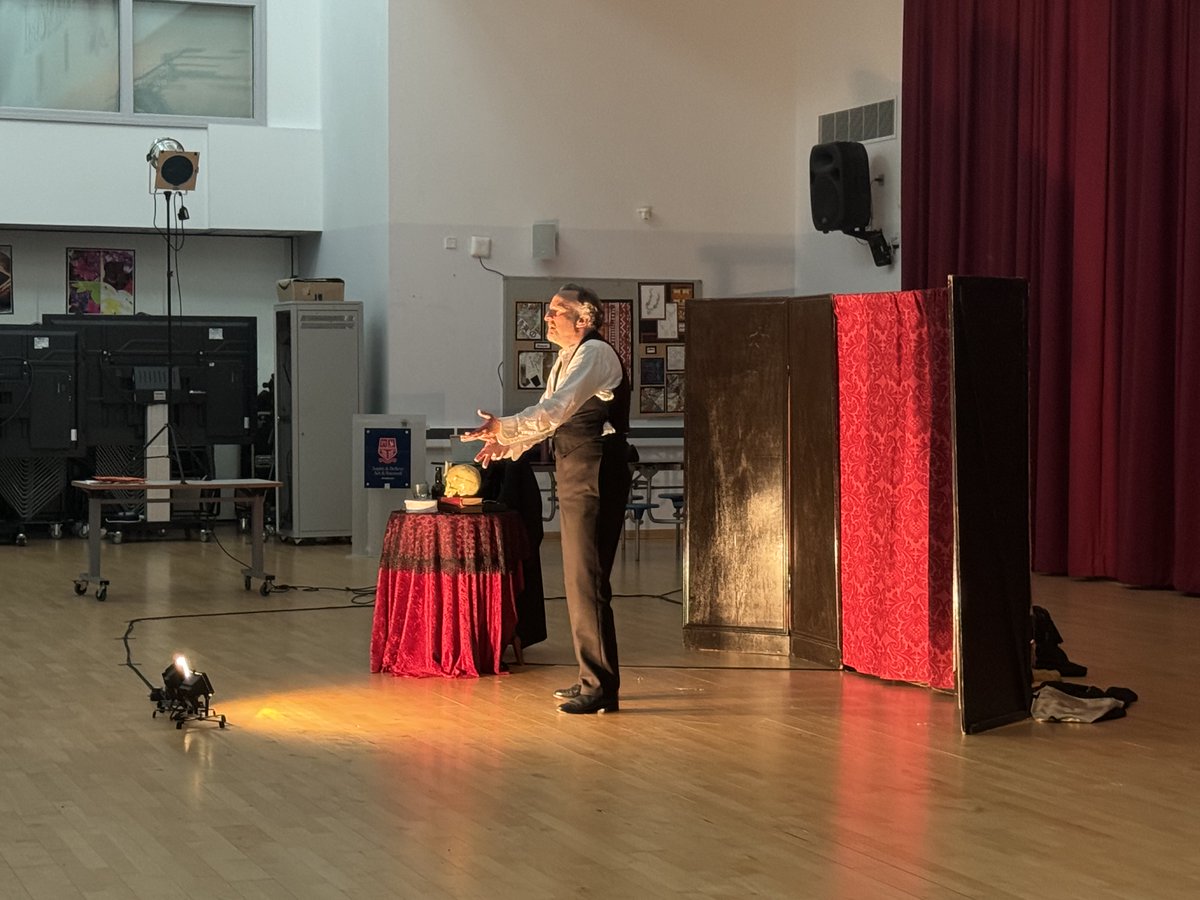 🎭Exciting day for our Year 8s as they delve into three Gothic tales brought to life by acclaimed writer/director Justin Butcher, performed by experienced professional actor Rupert Mason, with music and sound design by Theatre, TV and Film composer Jack C Arnold.