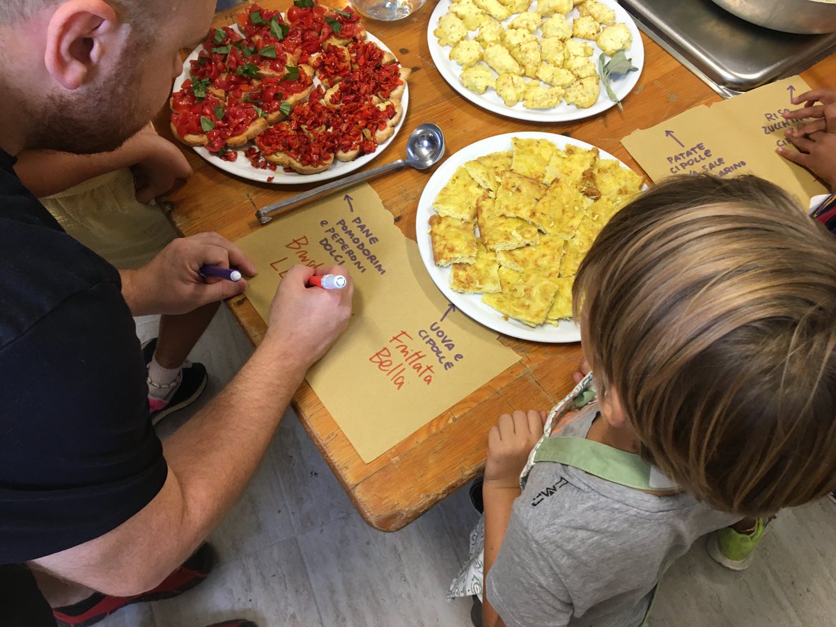 Insieme a #LaSediaBlu eravamo alla #SettimanadellEducazione di #Marradi🧩 

Abbiamo fatto due delle nostre atività contro lo #sprecoalimentare: il #giocodiruolo #SprecusInTavola e il #laboratorio #RicetteMiracoloseControLoSpreco

Grazie ad #AgriComes e #Comes per l’invito!🙌🏻