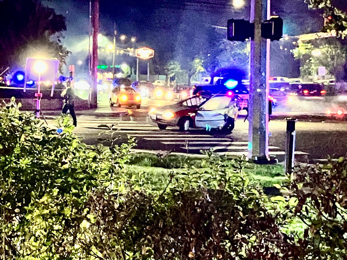 MikeKATU's tweet photo. DEADLY CRASH… @GreshamPolice have been on scene at NE 181st &amp; Sandy Blvd investigating a deadly crash since 4:30 this morning.  Sandy Blvd CLOSED between NE 181st - 185th.  Avoid the area, use Wood Village exits off I-84 to access NE Sandy Blvd.  #LiveOnK2 #pdxtraffic https://t.co/Ef3i2ZUEkF