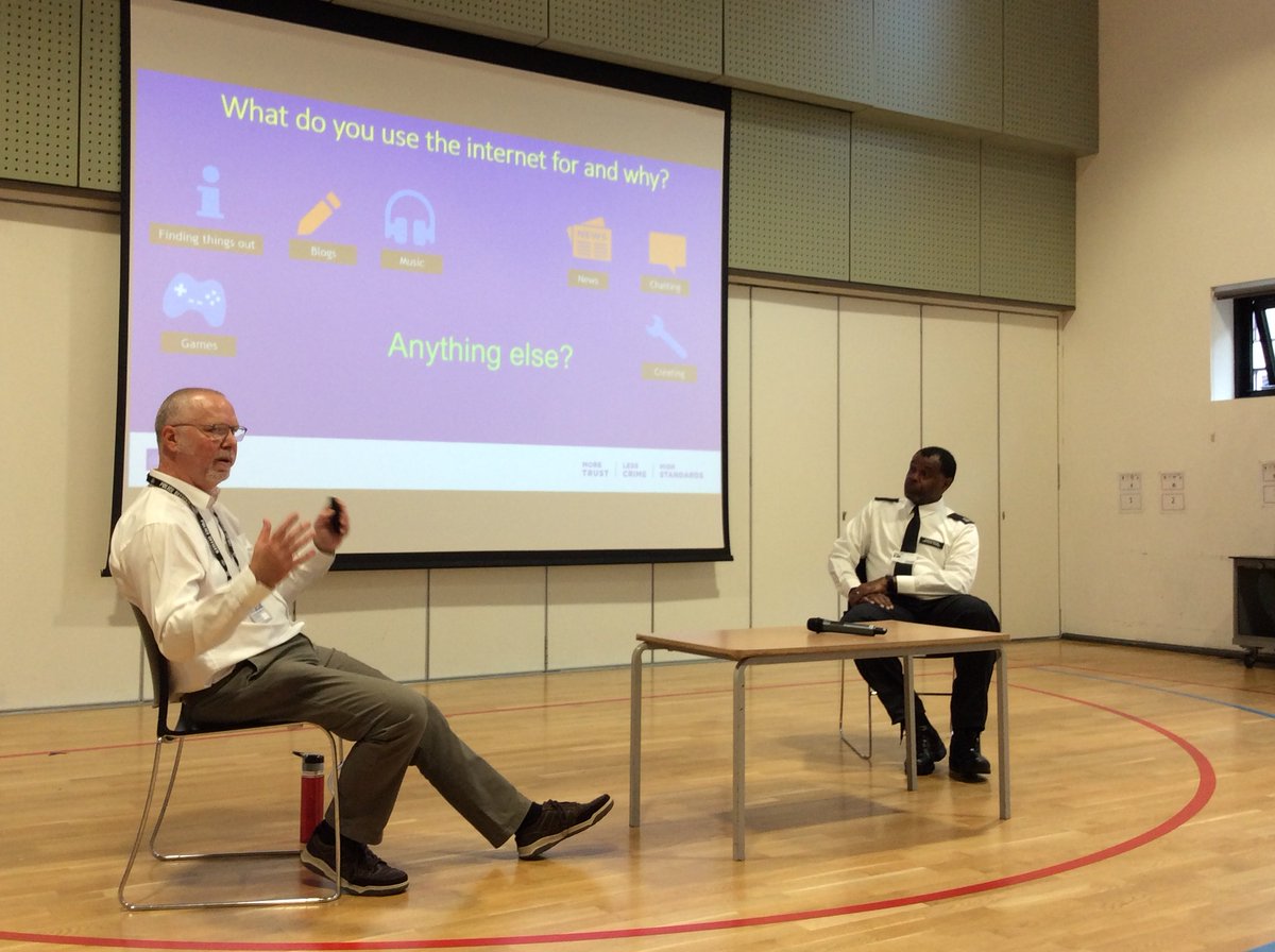 AlbionPrimary's tweet photo. This morning, parents &amp; carers were welcomed by PC Fox and PC Hazel, who came to share their knowledge of Safer Internet Usage for parents &amp; children. We are so grateful to Southwark Police Force for working in partnership with us to support our families. 
#APSparents
#APScofftea https://t.co/UXZyJp2XeO