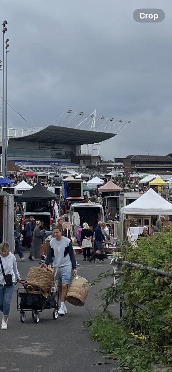 LincolnJopp's tweet photo. Up early to meet Ed who runs the massive international antiques market at Kempton Park. 600 traders and dealers twice a month. Doors open 6.30am https://t.co/DEOglzCqN1