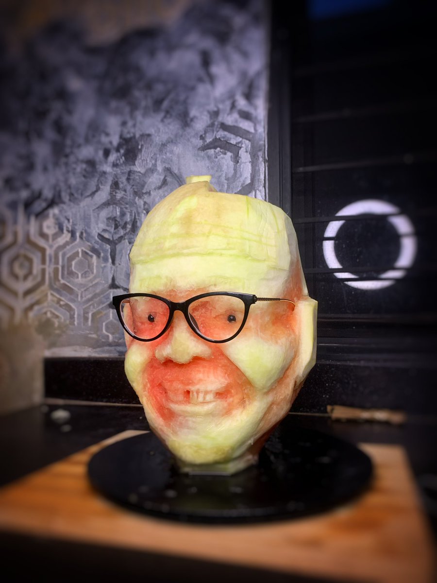 Fruit carving artist tweet media