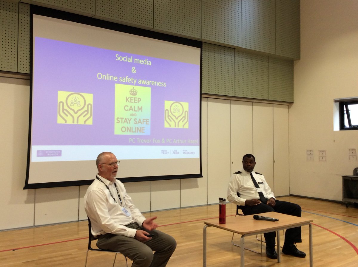 AlbionPrimary's tweet photo. This morning, parents &amp; carers were welcomed by PC Fox and PC Hazel, who came to share their knowledge of Safer Internet Usage for parents &amp; children. We are so grateful to Southwark Police Force for working in partnership with us to support our families. 
#APSparents
#APScofftea https://t.co/UXZyJp2XeO