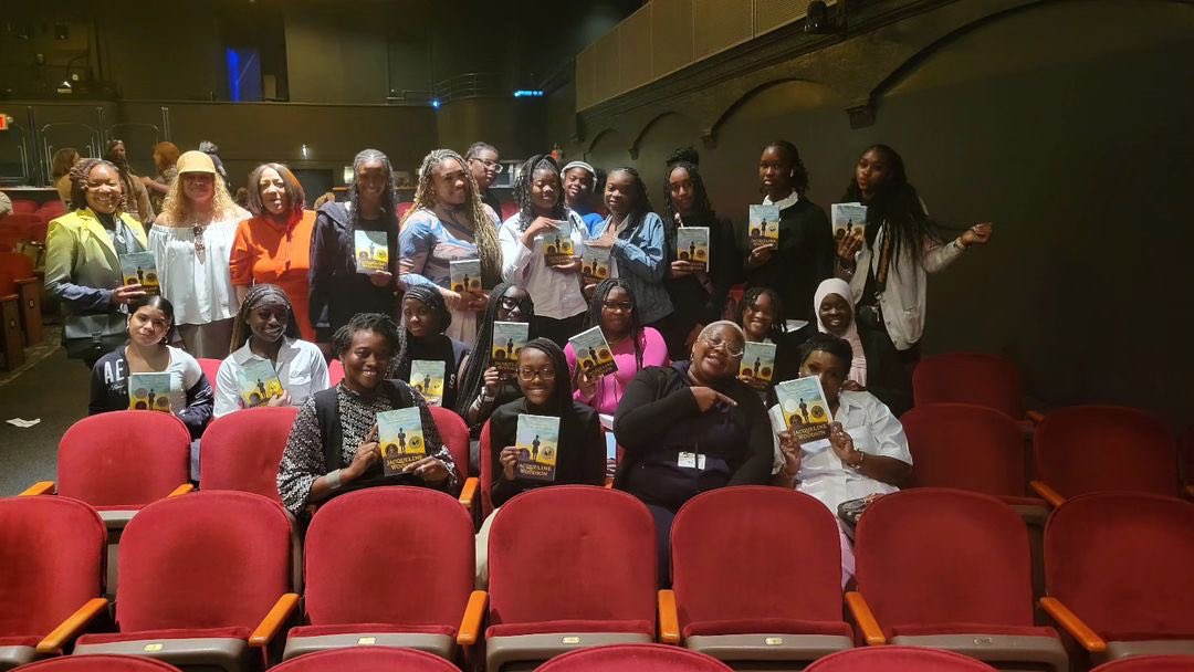 CIOBCitywide's tweet photo. Students from Channel View HS attended a My Sisterβs Keeper (MSK) Book Talk with the talented author #JacquelineWoodson . Itβs amazing to see them engage with such a powerful voice in literature! πβ¨ #ChannelViewHS #MSKBookTalk #InspiringYoungMinds #NYCPS @NYCSchools @ruxdanika https://t.co/lQXJbm5KsW