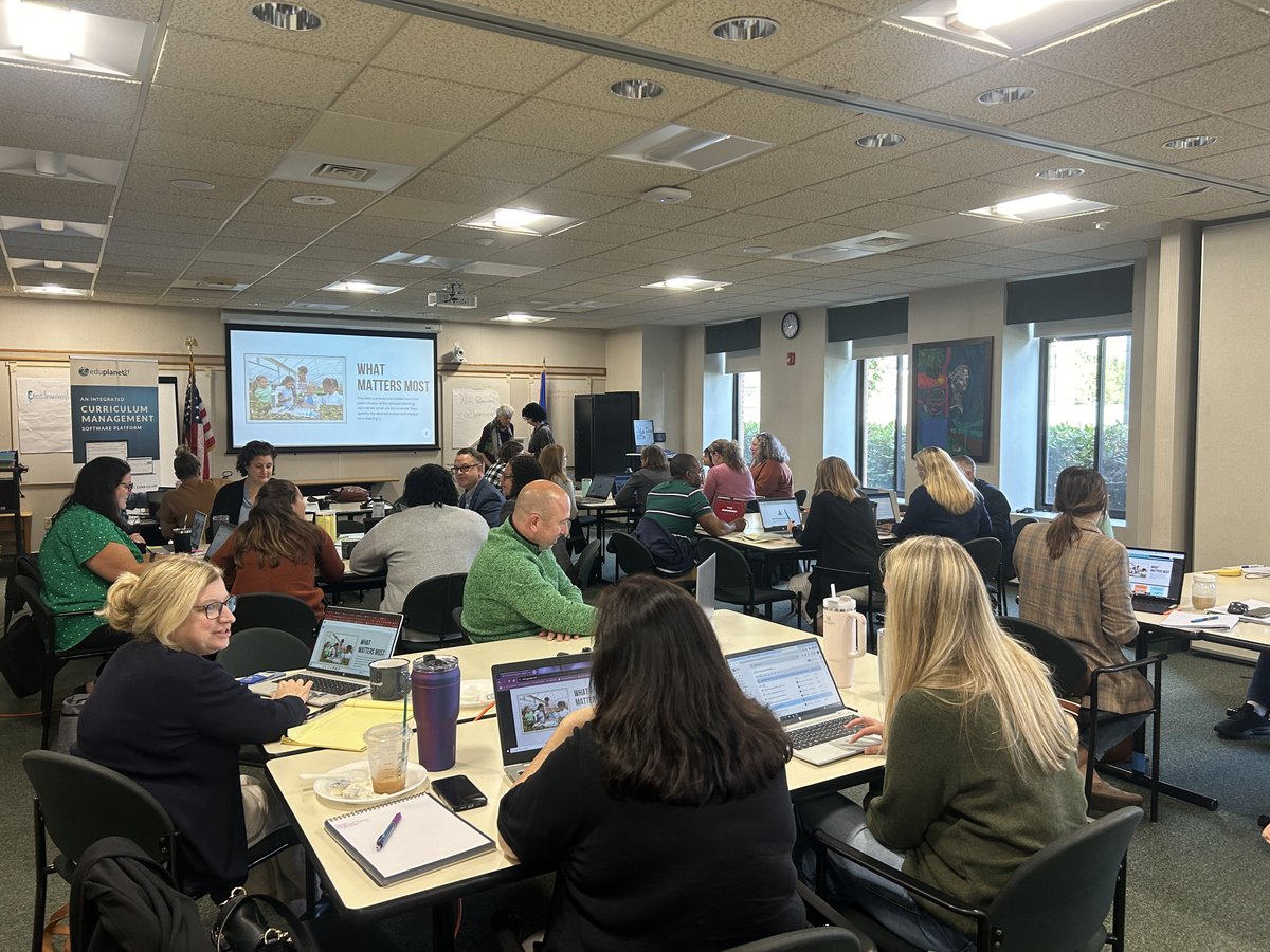 Eduplanet21's tweet photo. So happy to be with @allison_zmuda, @benakallick, and some of our wonderful customers today as we dive into Curriculum Storyboarding at @CRECEducation https://t.co/w45V7UX2vX