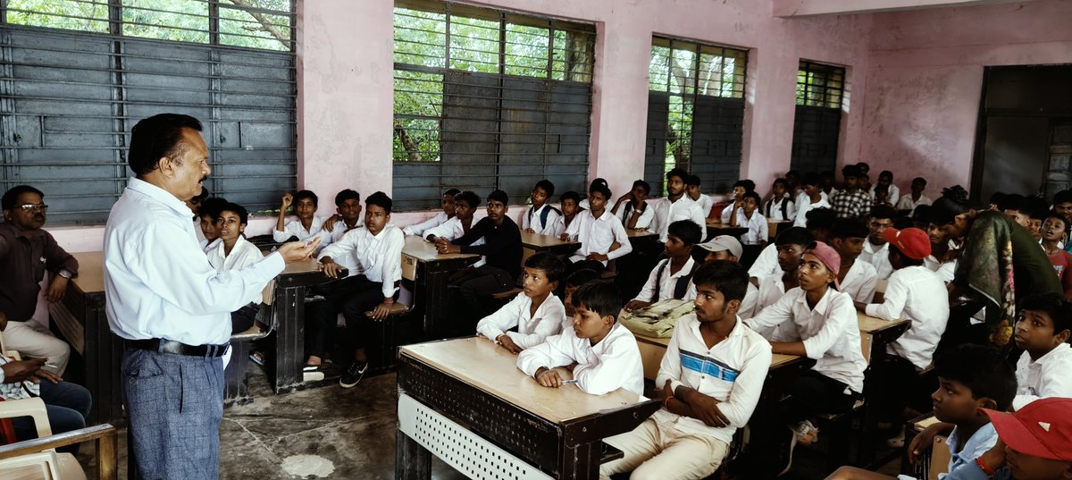 ChurhatSwachh's tweet photo. स्वच्छता ही सेवा अभियान 2024 के अंतर्गत आज दिनांक 24.09.2024 को स्वभाव स्वच्छता, संस्कार स्वच्छता, के अंतर्गत शासकीय बालक उच्चतर माध्यमिक विद्यालय चुरहट में स्वच्छता संवाद का आयोजन छात्रों द्वारा किया गया  #sh2024 #swabhavswachhata #sansarswachhata #swachhatahisewa2024 https://t.co/oNJQVr3mcn
