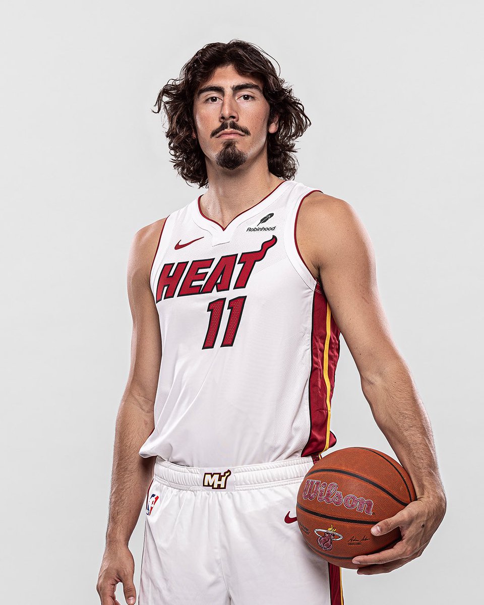 MiamiHEAT's tweet photo. Same jerseys. New partner. Still clean.
 
@MiamiHEAT // @RobinhoodApp https://t.co/ZLrnxRtLic