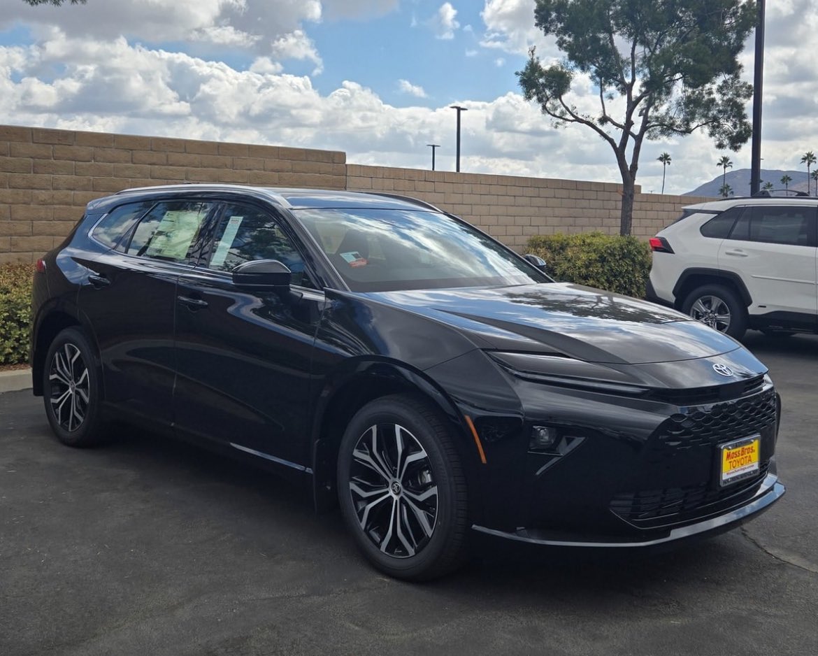 MossBrosToyota's tweet photo. Saving on gas never looked so good with Hybrid options like the Crown and NEW CROWN SIGNIA, or Prius Prime.
Savings in style is what we're about Moss Bros. Toyota of Moreno Valley !
#mossbrosautogroup #Toyota #cardealership #crown #crownsignia #prius #instock #newcar #savegas https://t.co/nR03AcXa8E