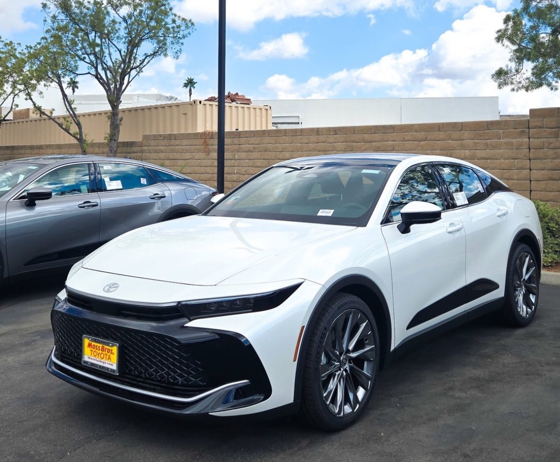 MossBrosToyota's tweet photo. Saving on gas never looked so good with Hybrid options like the Crown and NEW CROWN SIGNIA, or Prius Prime.
Savings in style is what we're about Moss Bros. Toyota of Moreno Valley !
#mossbrosautogroup #Toyota #cardealership #crown #crownsignia #prius #instock #newcar #savegas https://t.co/nR03AcXa8E