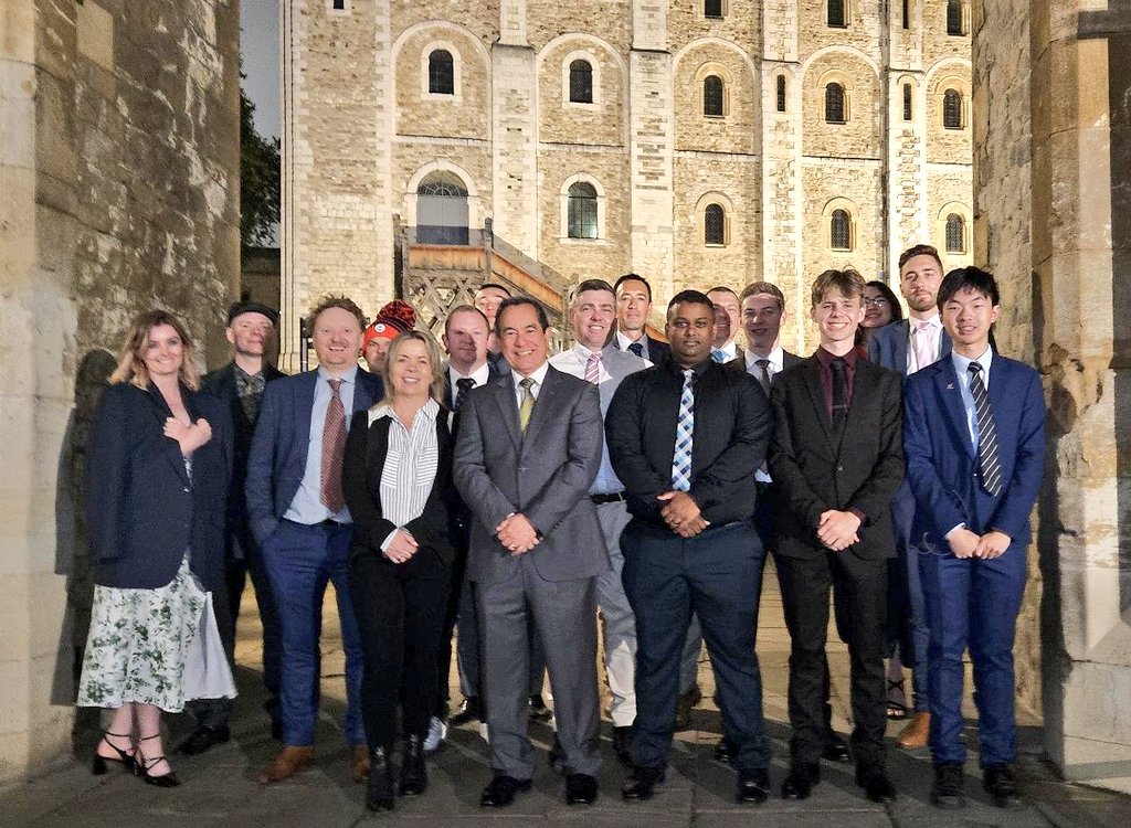 AUADRT's tweet image. Professional development for the #DroneRacing Team today at @TowerOfLondon learning about Military customs and traditions of #CeremonyOfTheKeys! Fabulous hosting from #YeomanWarder Darren!
#SendIt!

@ChiefAusArmy @CAF_Australia @SEAC_ADF