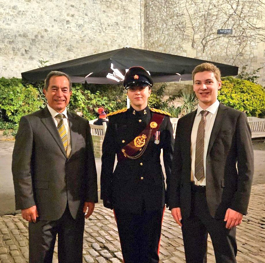 AUADRT's tweet image. Professional development for the #DroneRacing Team today at @TowerOfLondon learning about Military customs and traditions of #CeremonyOfTheKeys! Fabulous hosting from #YeomanWarder Darren!
#SendIt!

@ChiefAusArmy @CAF_Australia @SEAC_ADF